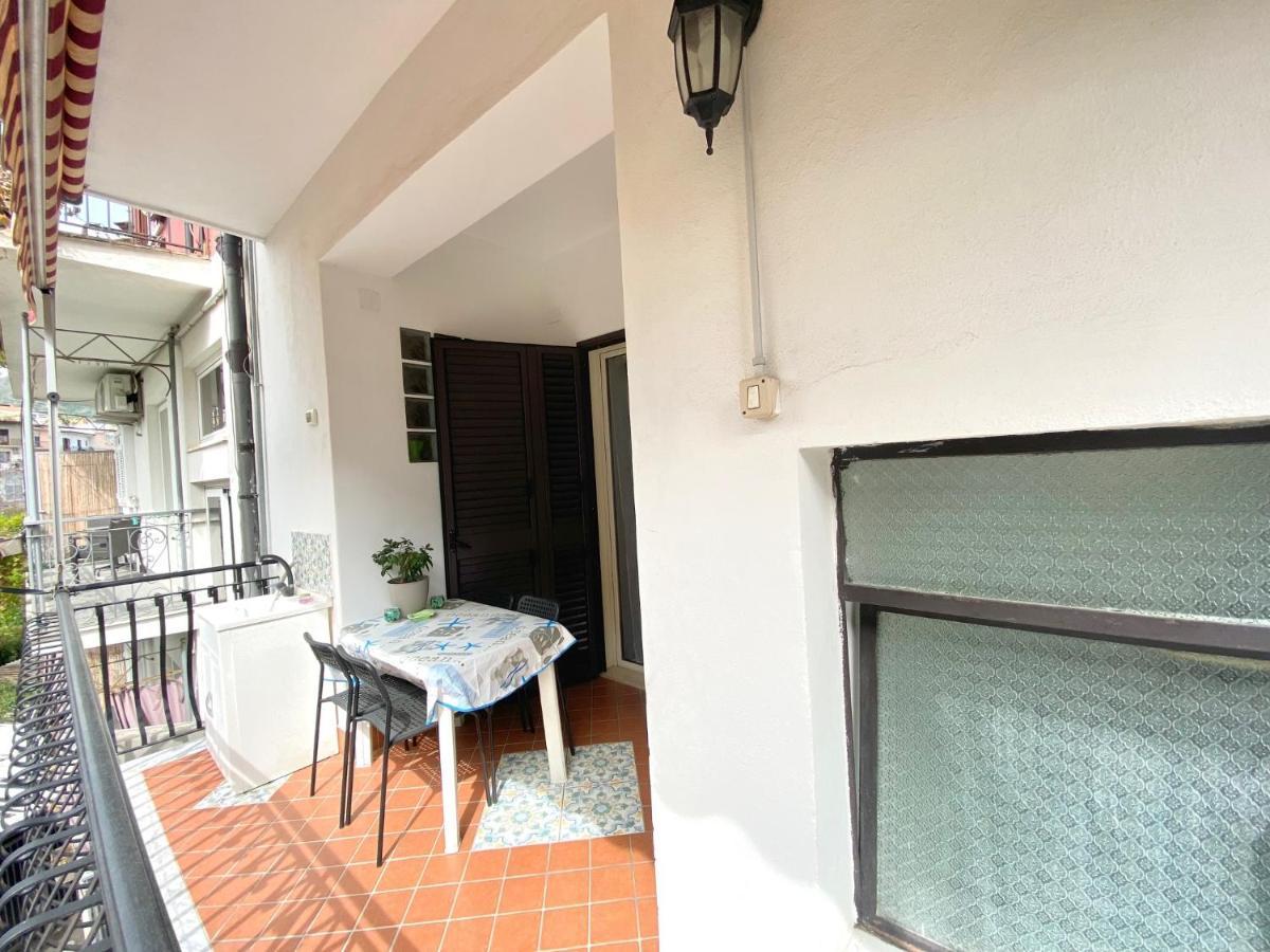 Casa Vacanze Rosy จีอาร์ดีนี นักซอส ภายนอก รูปภาพ
